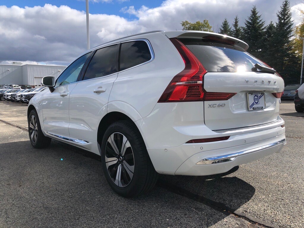 2023 Volvo XC60 Recharge Hybrid Plus photo 2