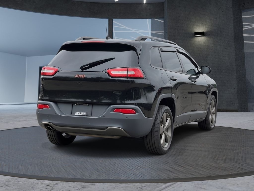 Used 2016 Jeep Cherokee Latitude FWD SUV