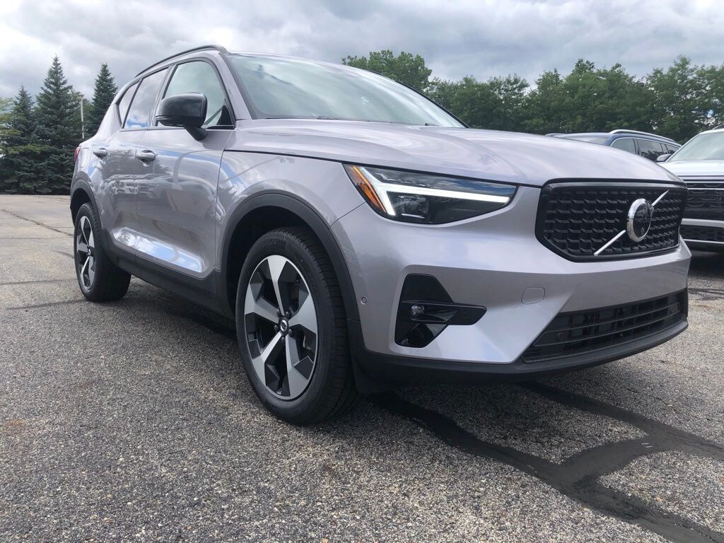 Used 2026 Volvo XC40 B5 Plus SUV