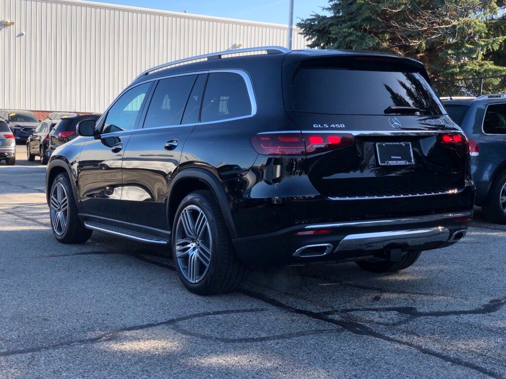 2026 Mercedes Benz GLS 450 4MATIC photo 3