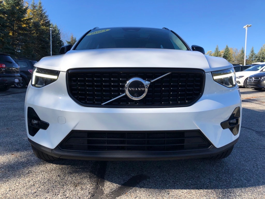 Used 2023 Volvo XC40 B5 AWD Plus Dark SUV