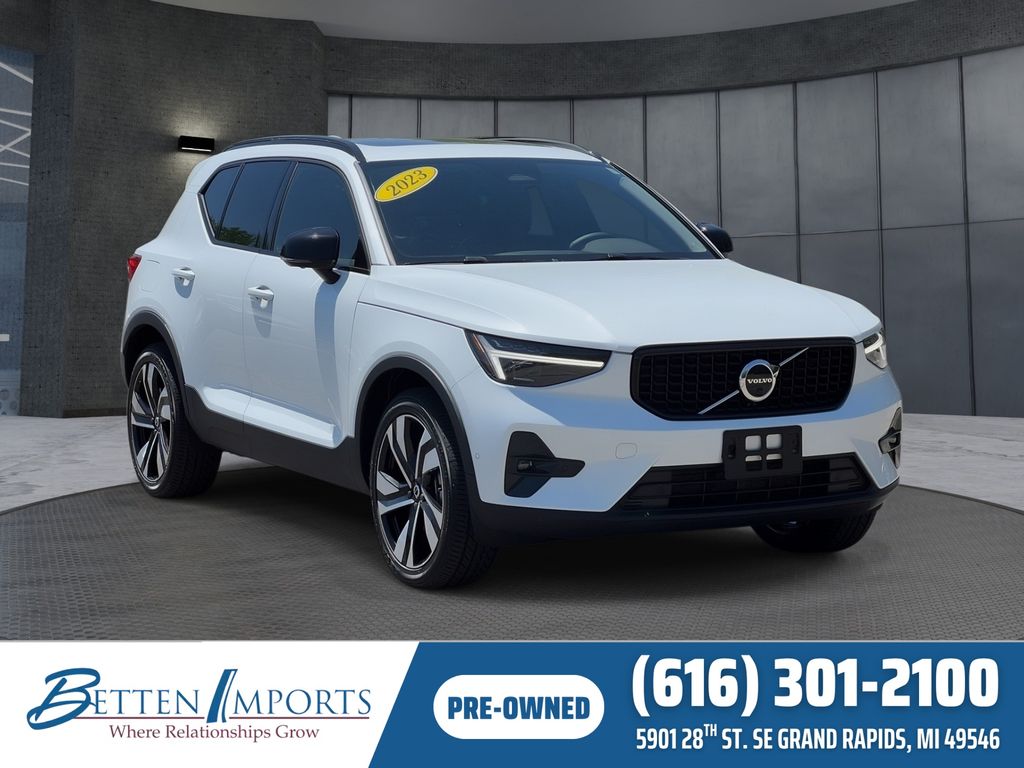 2023 Volvo XC40 B5 Ultimate Dark AWD's photo