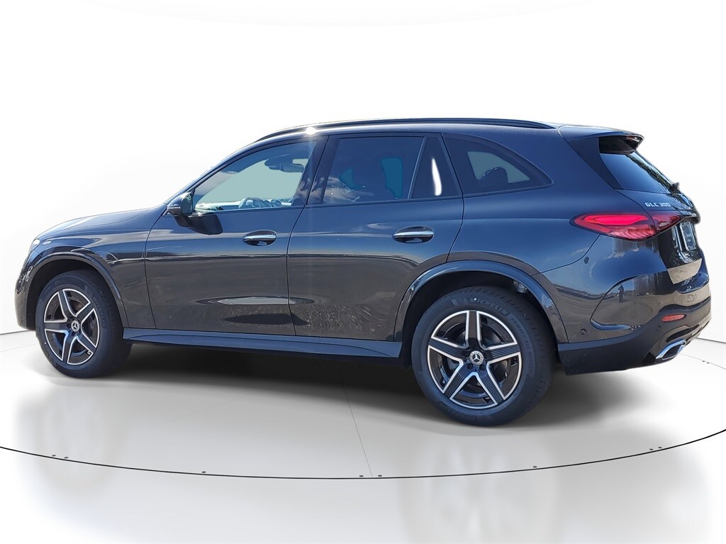 2025 Mercedes Benz GLC 300 4MATIC photo 3