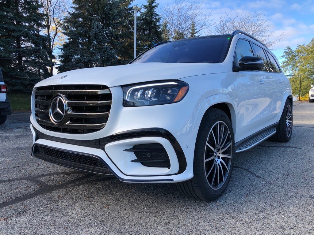 2026 Mercedes Benz GLS 580 4MATIC photo 3