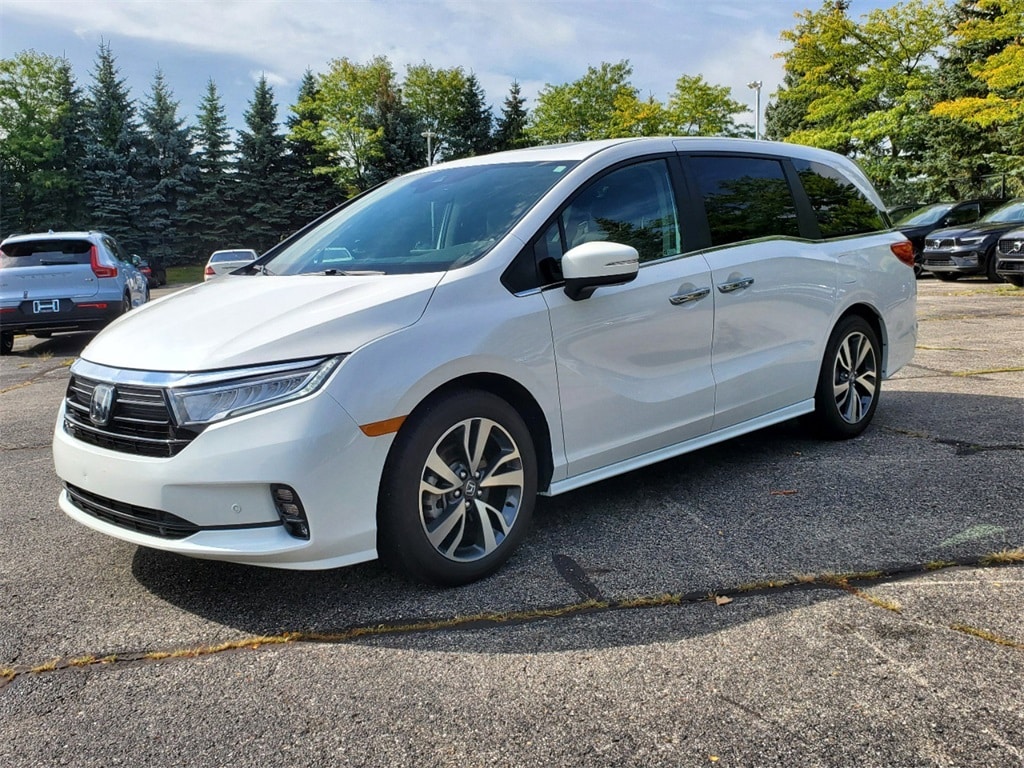 Used 2023 Honda Odyssey Touring with VIN 5FNRL6H8XPB009070 for sale in Grand Rapids, MI