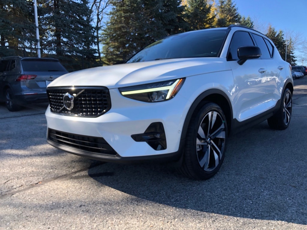 Used 2023 Volvo XC40 B5 AWD Plus Dark SUV