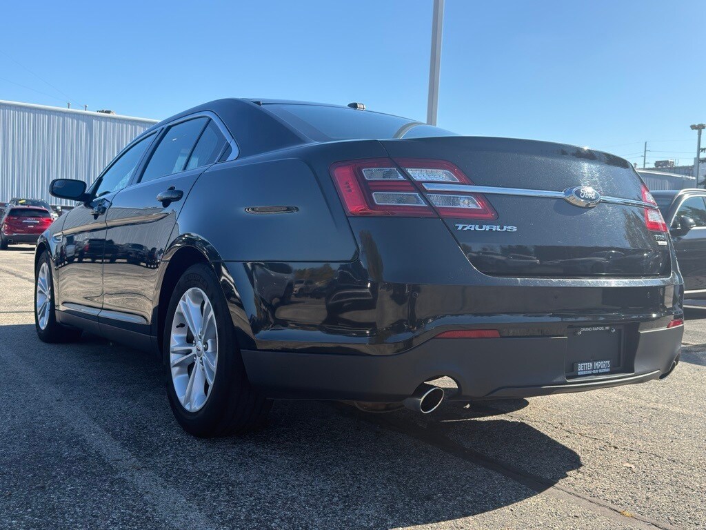 2015 Ford Taurus SEL photo 3