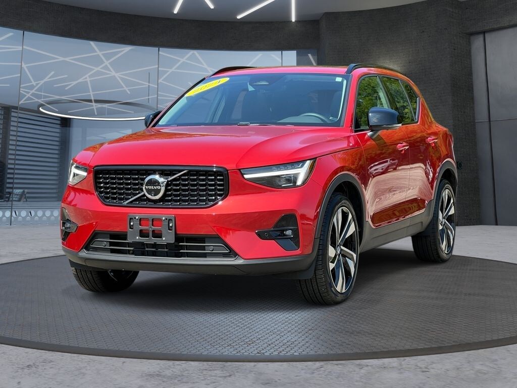 Used 2024 Volvo XC40 B5 Plus Dark SUV