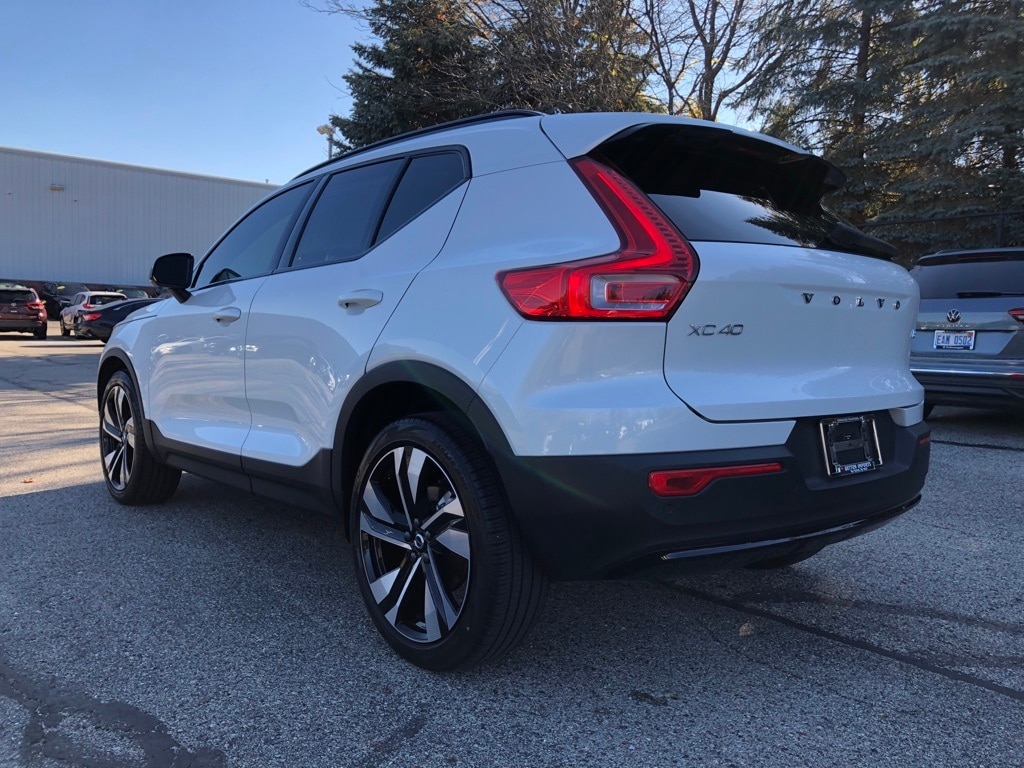Used 2023 Volvo XC40 B5 AWD Plus Dark SUV