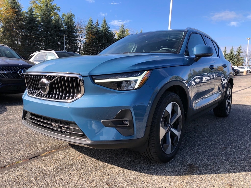 Used 2023 Volvo XC40 B5 AWD Plus Bright SUV