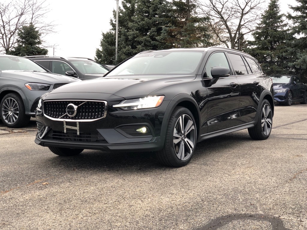 Certified 2025 Volvo V60 Cross Country B5 Plus Wagon