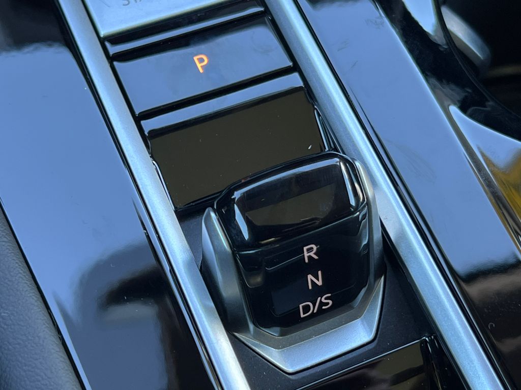 2025 Volkswagen Atlas SEL Premium R-Line - Photo 37