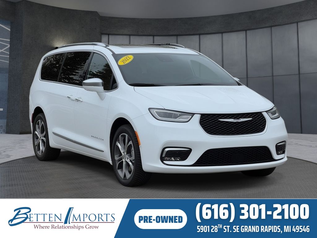 2022 Chrysler Pacifica Pinnacle's photo