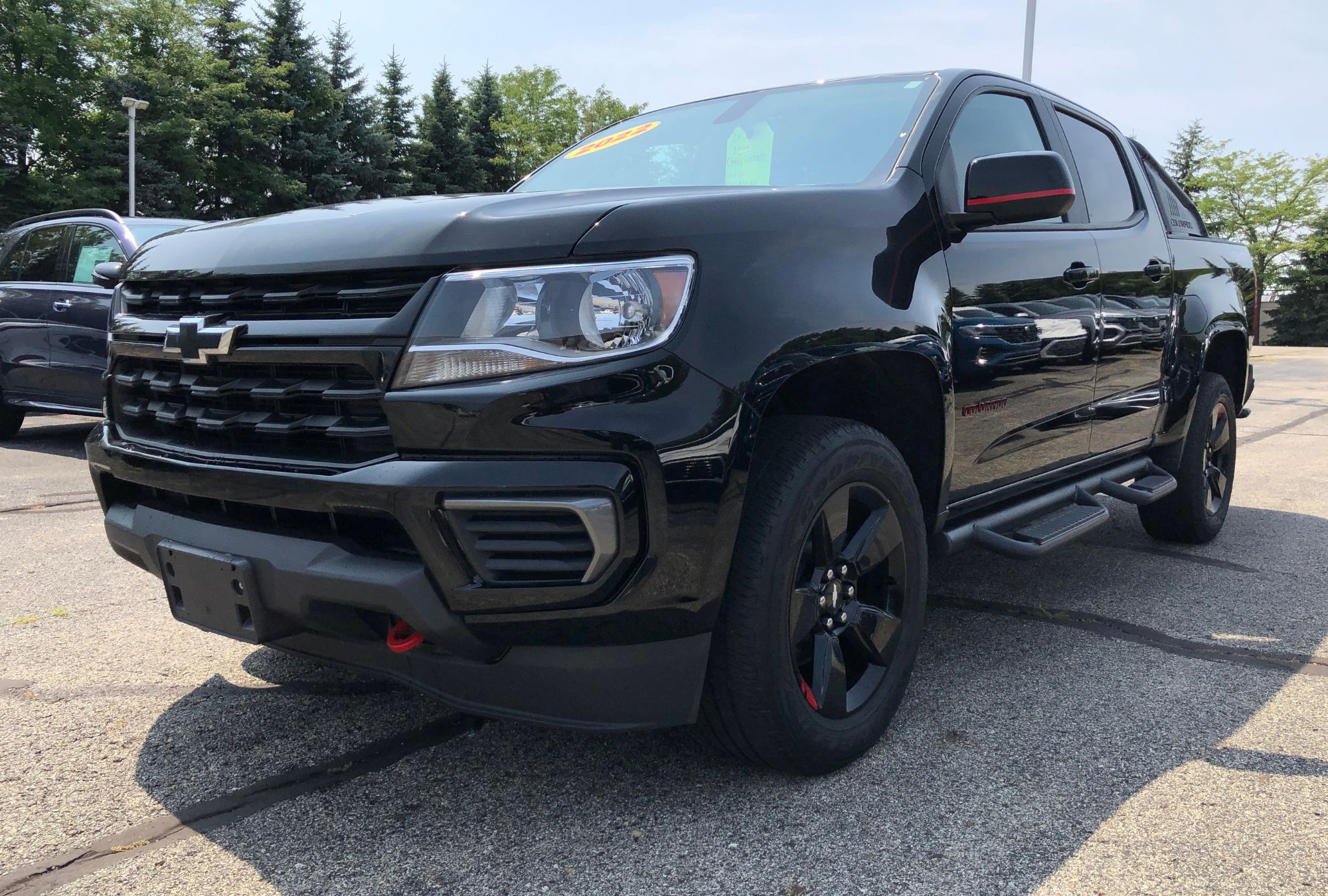2022 Chevrolet Colorado LT photo 2