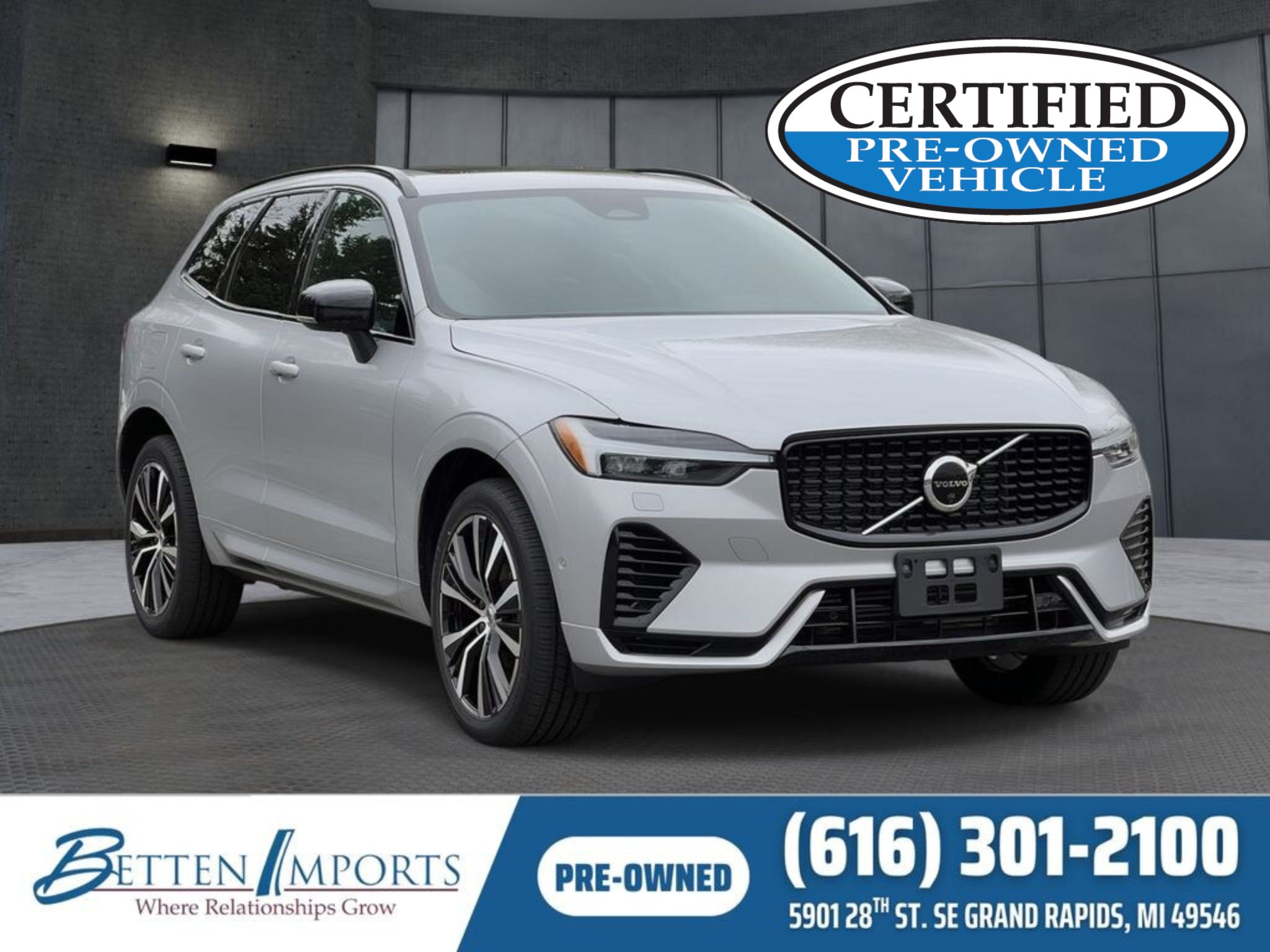 2023 Volvo XC60 T8 Ultimate Dark Theme AWD's photo