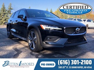 2025 Volvo V60 Cross Country B5 Plus Wagon