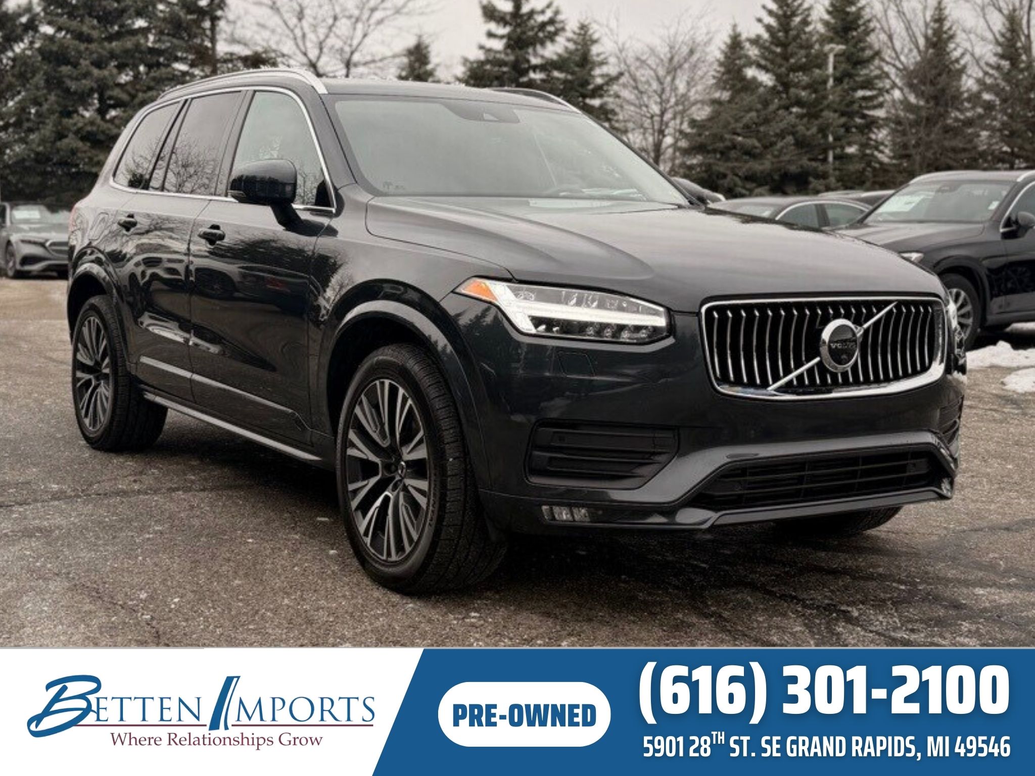 2022 Volvo XC90 Momentum's photo