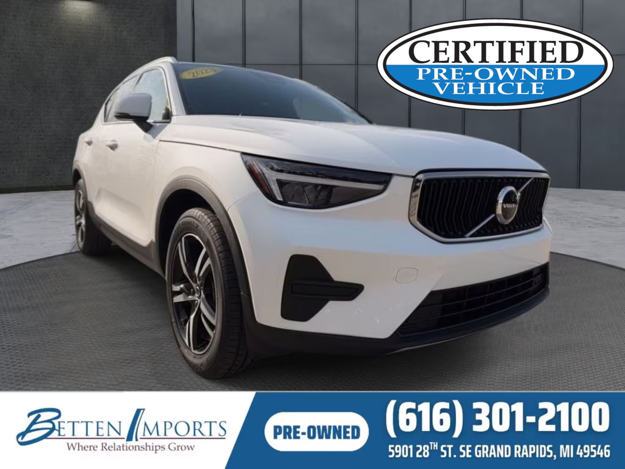 2023 Volvo XC40 B5 Core AWD's photo