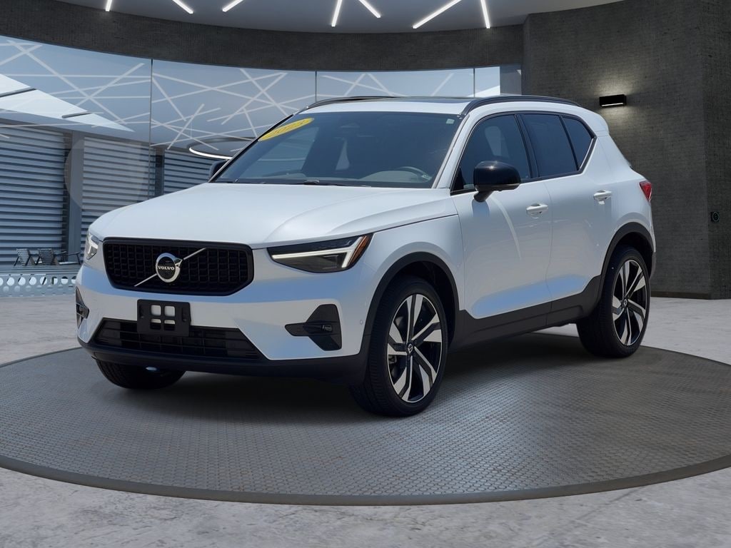 Used 2023 Volvo XC40 B5 AWD Ultimate Dark SUV