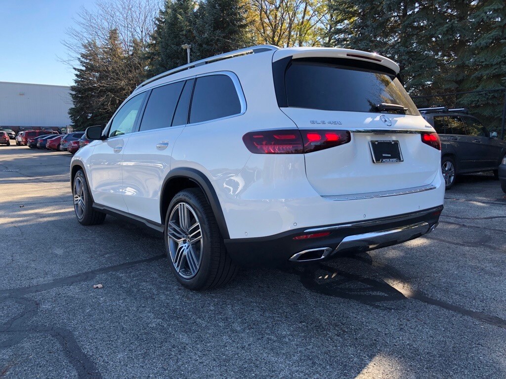 2026 Mercedes Benz GLS 450 4MATIC photo 4