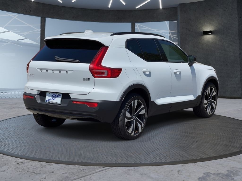 Used 2023 Volvo XC40 B5 AWD Ultimate Dark SUV