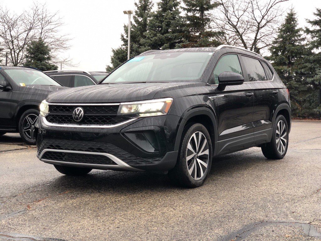 2023 Volkswagen Taos SE photo 3