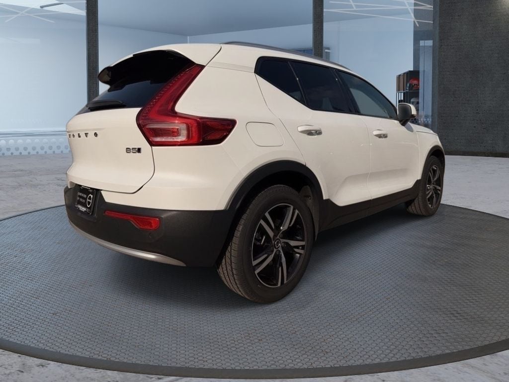 Used 2023 Volvo XC40 B5 AWD Core SUV