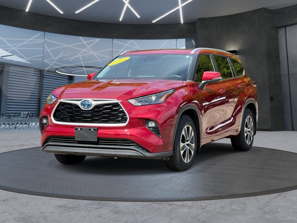 Used 2023 Toyota Highlander Hybrid XLE SUV
