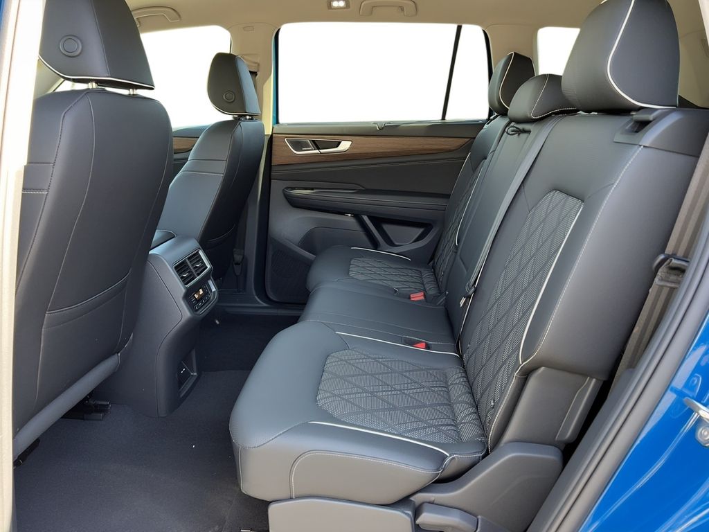 2025 Volkswagen Atlas SEL Premium R-Line - Photo 7