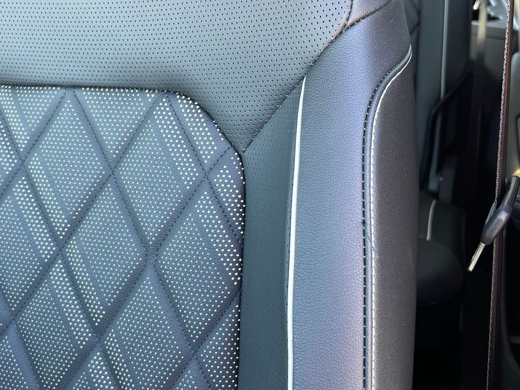 2025 Volkswagen Atlas SEL Premium R-Line - Photo 18