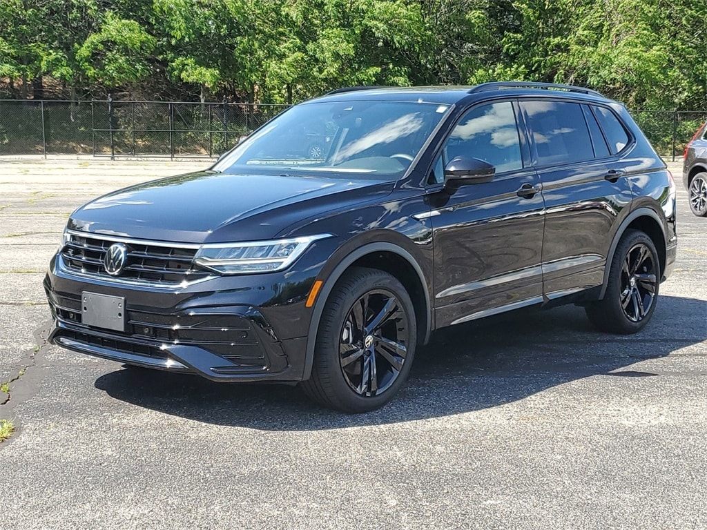 Used 2023 Volkswagen Tiguan SE R-LINE BLACK with VIN 3VVCB7AX8PM075100 for sale in Grand Rapids, MI