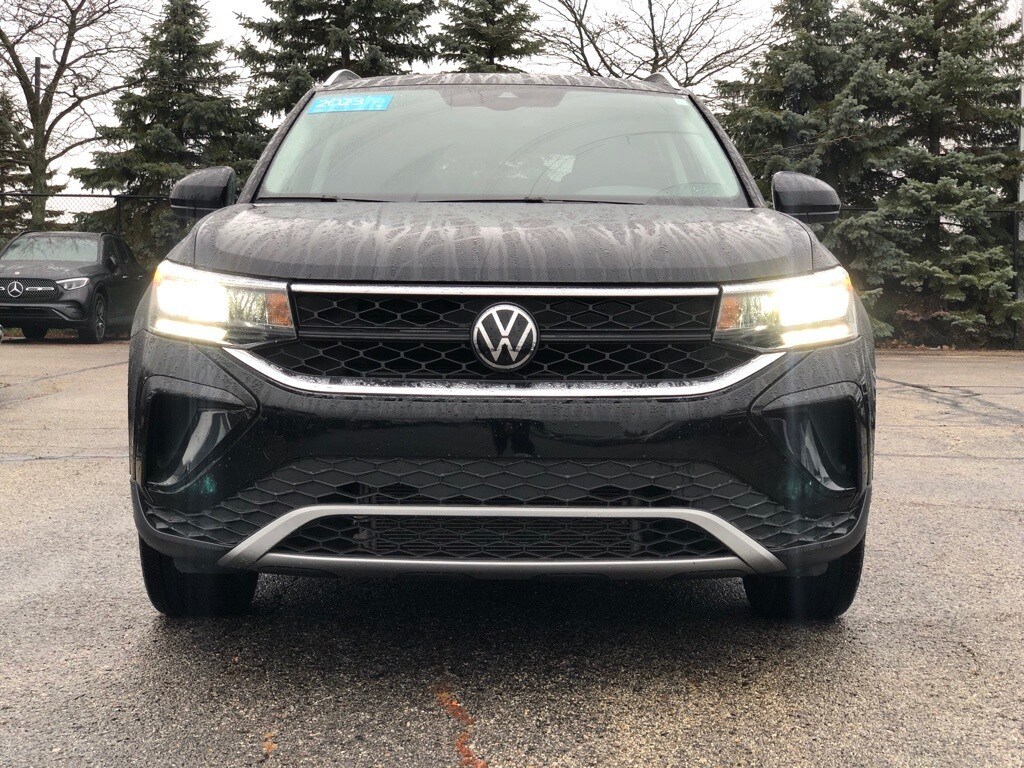 2023 Volkswagen Taos SE photo 2