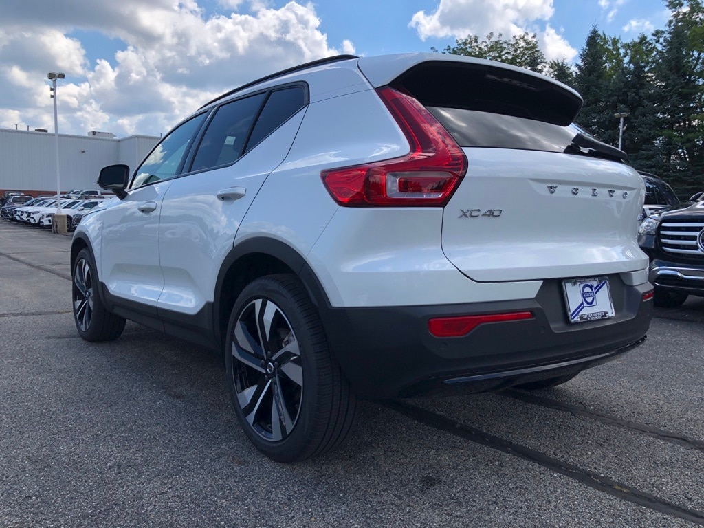 Used 2025 Volvo XC40 B5 Plus Dark Theme SUV