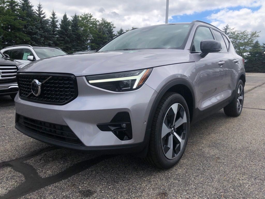 Used 2026 Volvo XC40 B5 Plus SUV