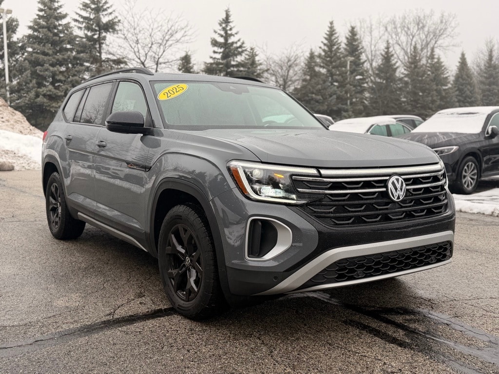 2025 Volkswagen Atlas Atlas Peak Edition's photo