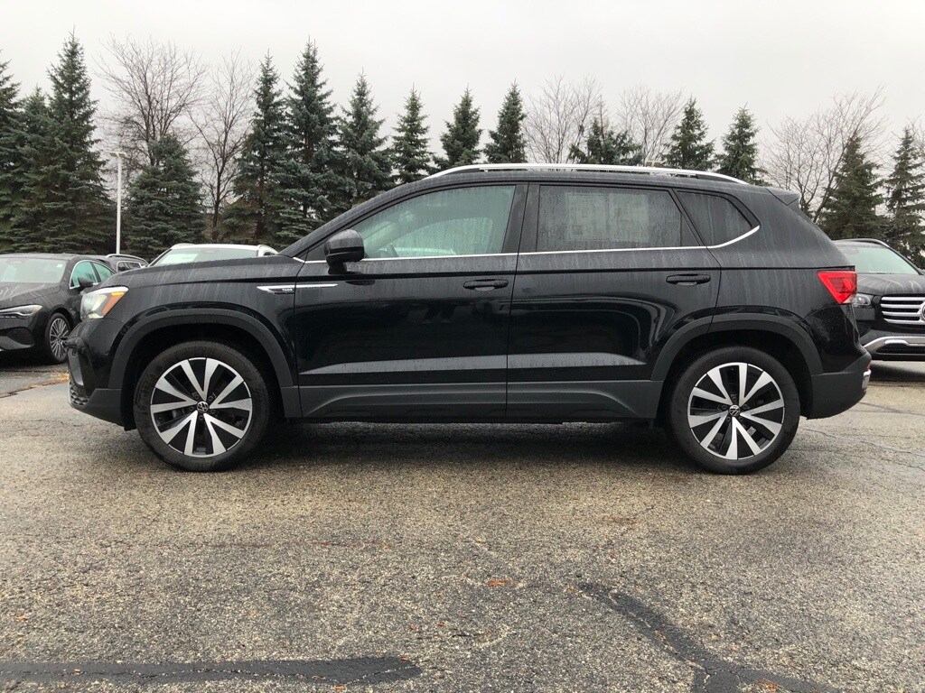 2023 Volkswagen Taos SE photo 4