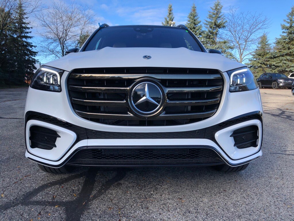 2026 Mercedes Benz GLS 580 4MATIC photo 2