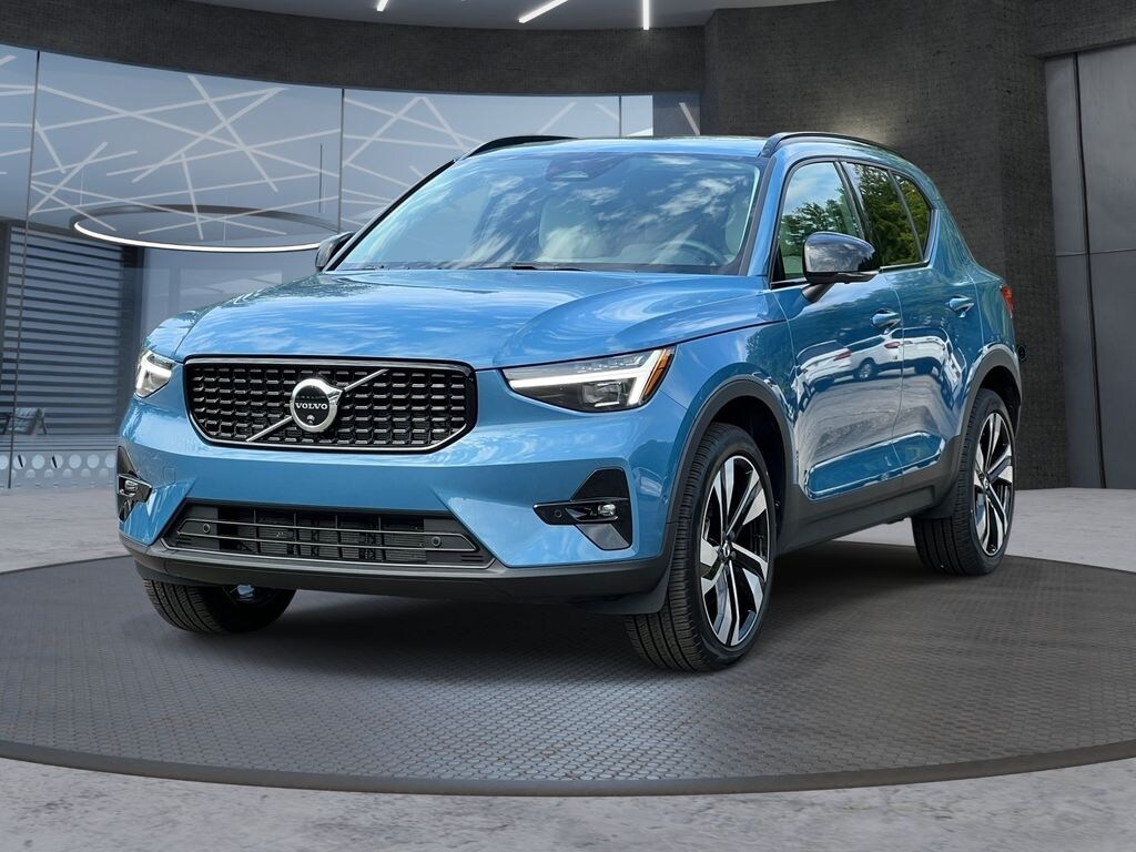 Used 2025 Volvo XC40 B5 Ultra Dark Theme SUV