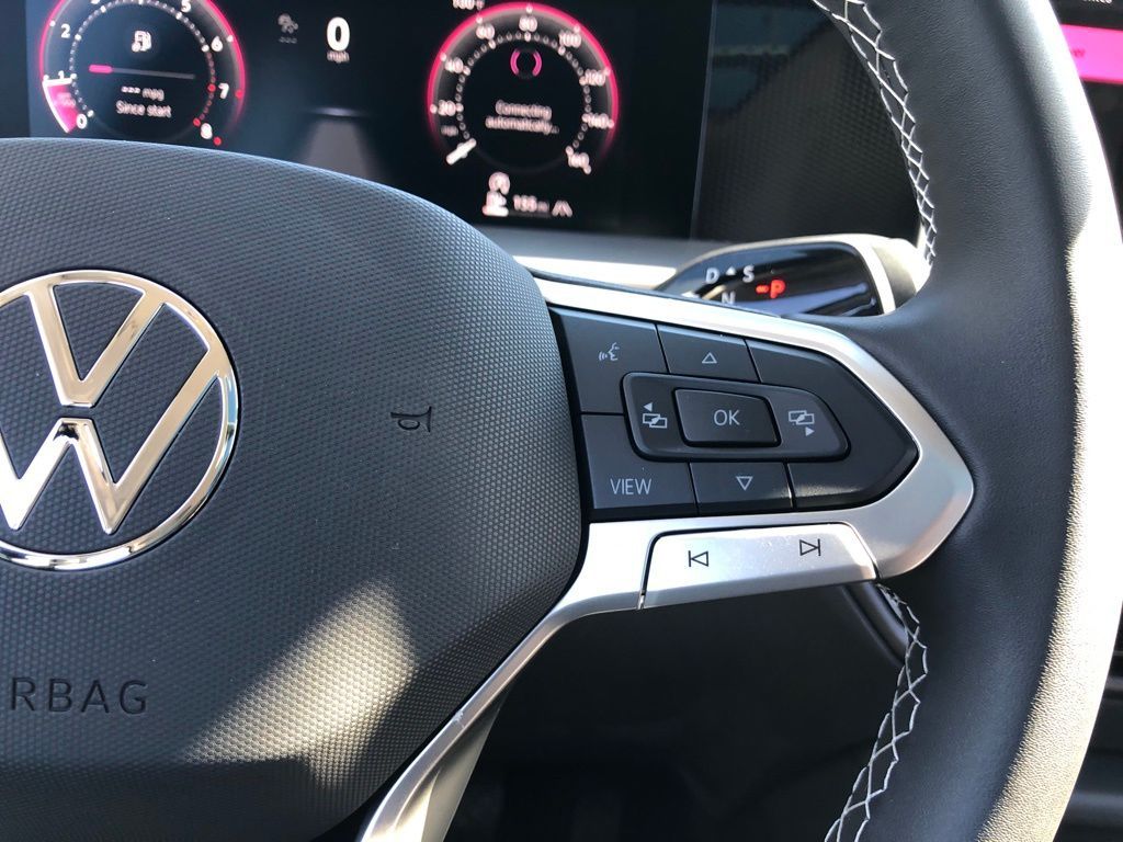 2025 Volkswagen Tiguan SE - Photo 17