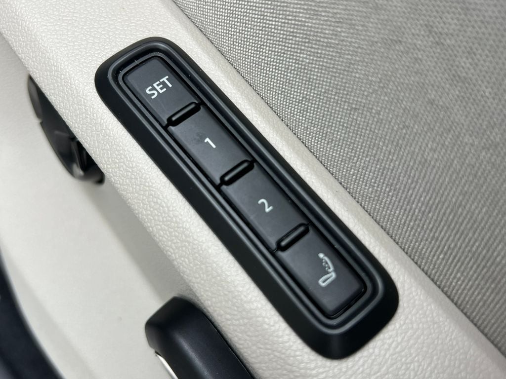 2025 Volkswagen Atlas SEL Premium R-Line - Photo 13
