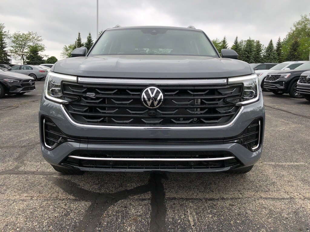 2025 Volkswagen Atlas SEL Premium R-Line photo 2
