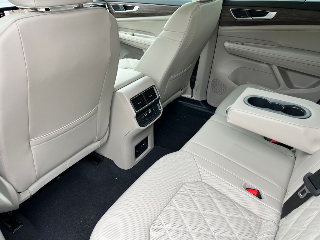 2025 Volkswagen Atlas SEL Premium R-Line - Photo 39