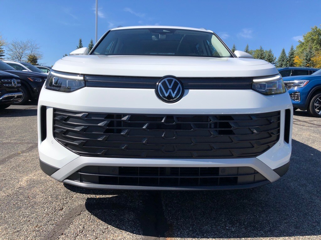 2025 Volkswagen Tiguan SE photo 2