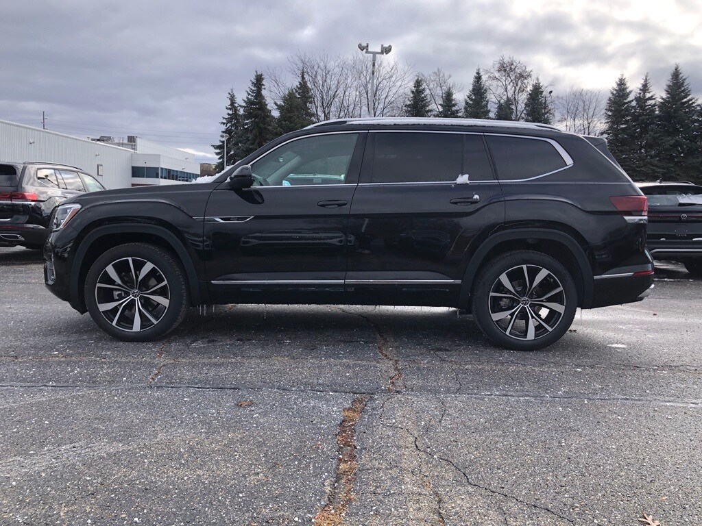 2026 Volkswagen Atlas SEL Premium R-Line photo 2
