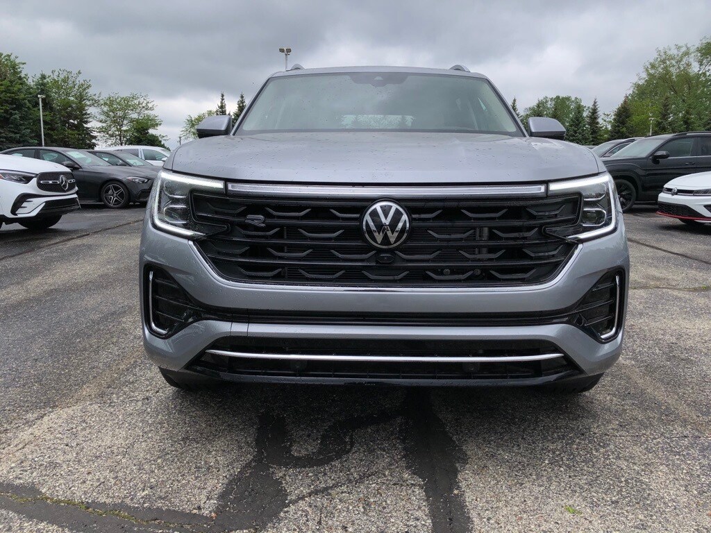 2025 Volkswagen Atlas SEL Premium R-Line photo 2