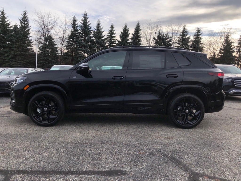 New 2026 Volkswagen Tiguan 2.0T SE R-Line Black SUV