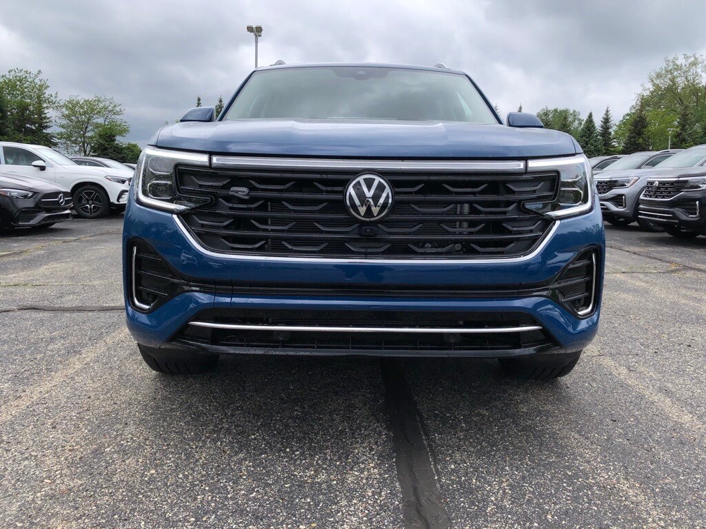 2025 Volkswagen Atlas SEL Premium R-Line photo 2