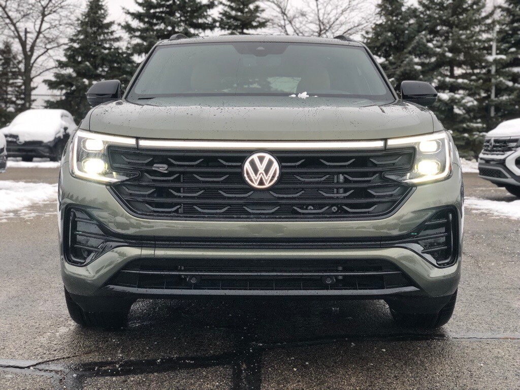 New 2026 Volkswagen Atlas Cross Sport 2.0T SEL R-Line Black SUV