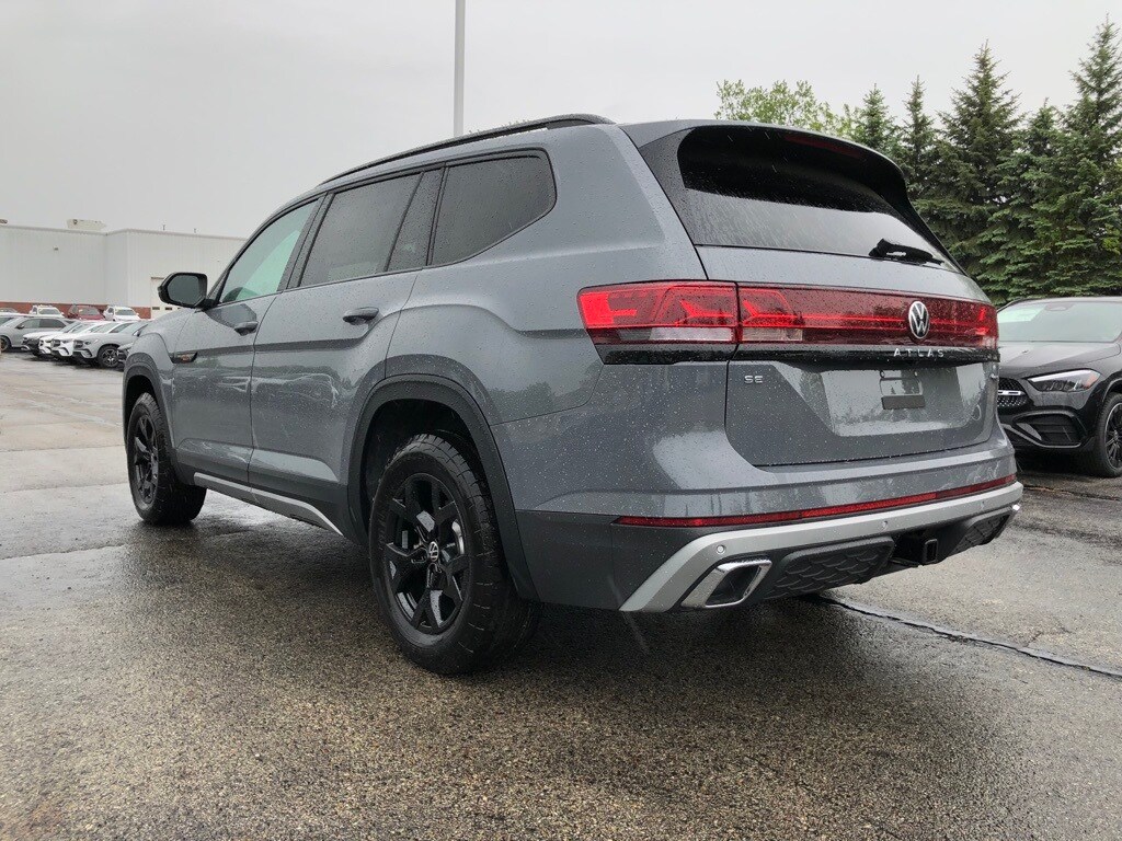 2025 Volkswagen Atlas Peak Edition SE photo 4