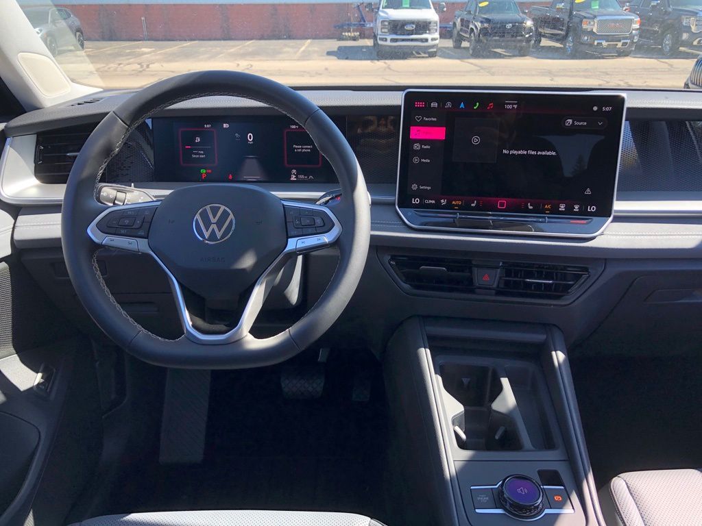 2025 Volkswagen Tiguan SE - Photo 11